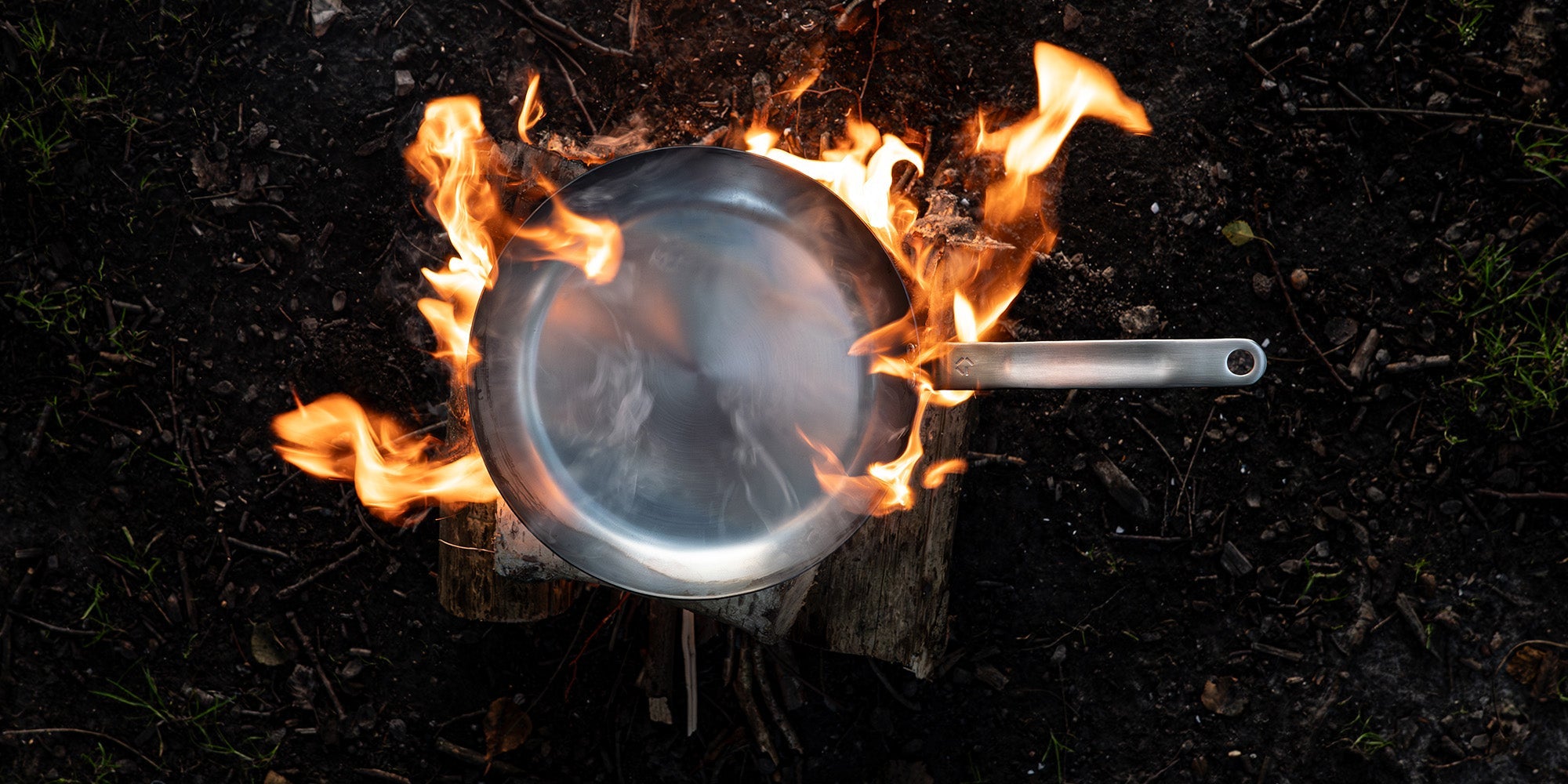 Stegepande i carbonstål: Den bedste pande til udendørs madlavning - Gastrotools.dk